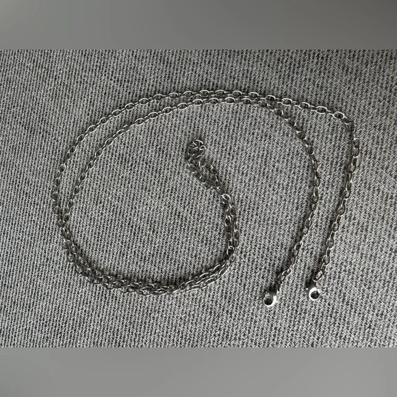 La Regale Elegant Silver Clutch Bag - Picture 10 of 15